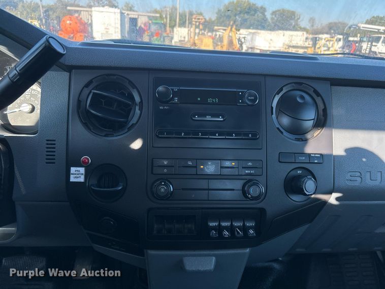 image for item EG2172 2012 Ford F450 Super Duty  bucket truck