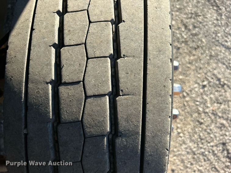 image for item EG2172 2012 Ford F450 Super Duty  bucket truck