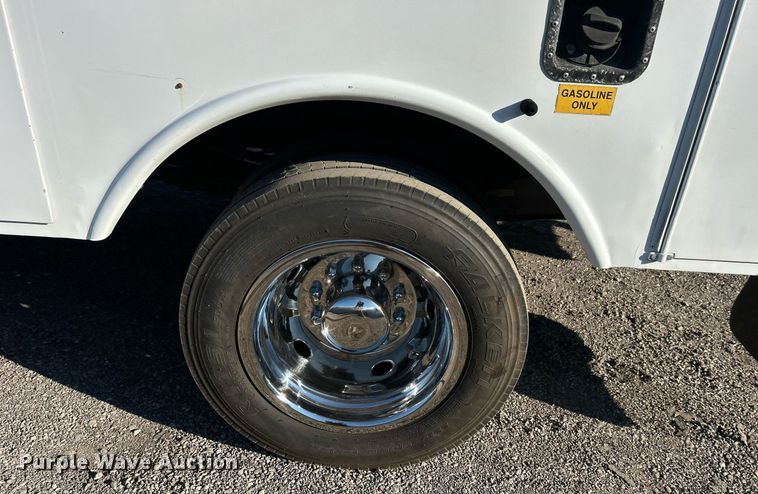 image for item EG2172 2012 Ford F450 Super Duty  bucket truck