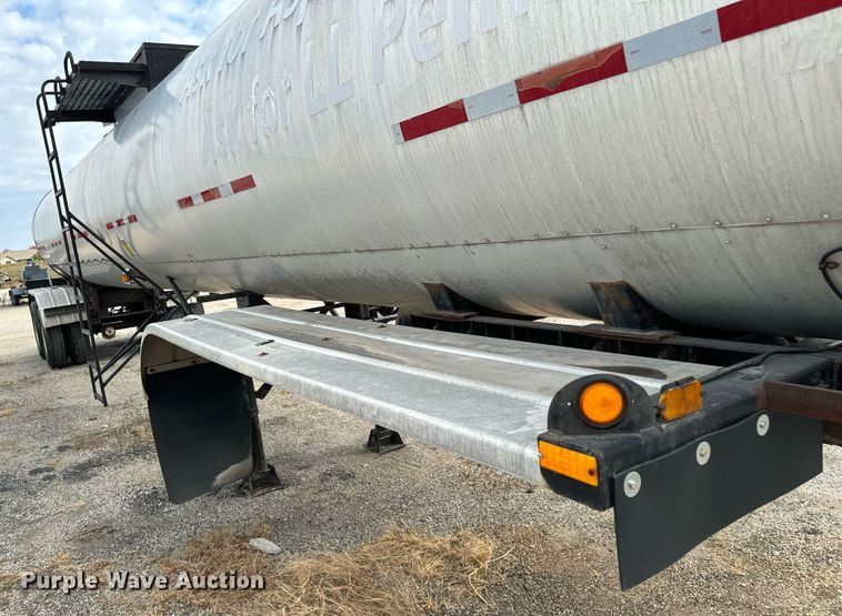 image for item EG6807 1999 Etnyre TR 6 asphalt distributor trailer