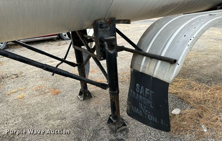 image for item EG6807 1999 Etnyre TR 6 asphalt distributor trailer