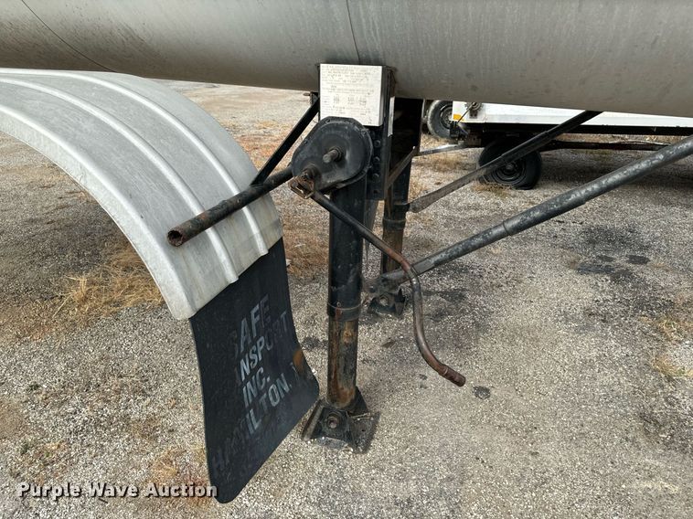 image for item EG6807 1999 Etnyre TR 6 asphalt distributor trailer