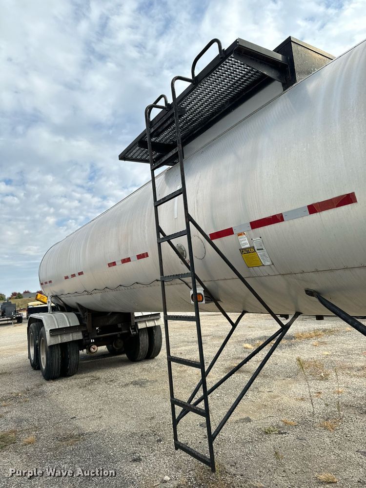 image for item EG6807 1999 Etnyre TR 6 asphalt distributor trailer