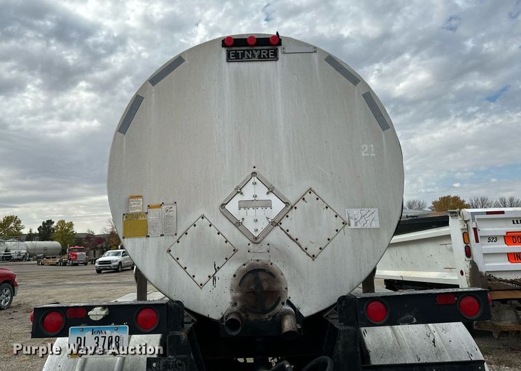 image for item EG6807 1999 Etnyre TR 6 asphalt distributor trailer