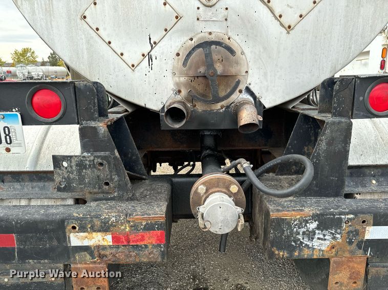 image for item EG6807 1999 Etnyre TR 6 asphalt distributor trailer