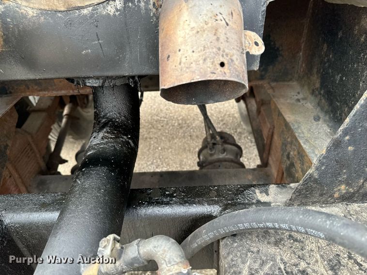 image for item EG6807 1999 Etnyre TR 6 asphalt distributor trailer