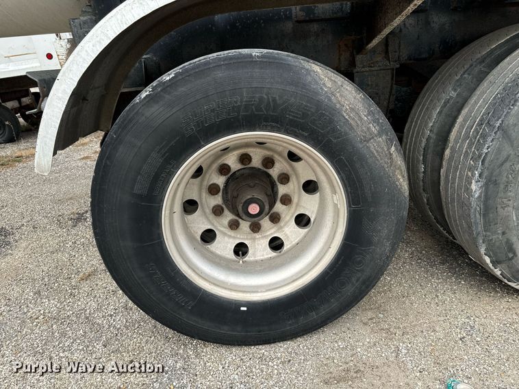 image for item EG6807 1999 Etnyre TR 6 asphalt distributor trailer