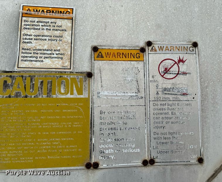 image for item EG6807 1999 Etnyre TR 6 asphalt distributor trailer