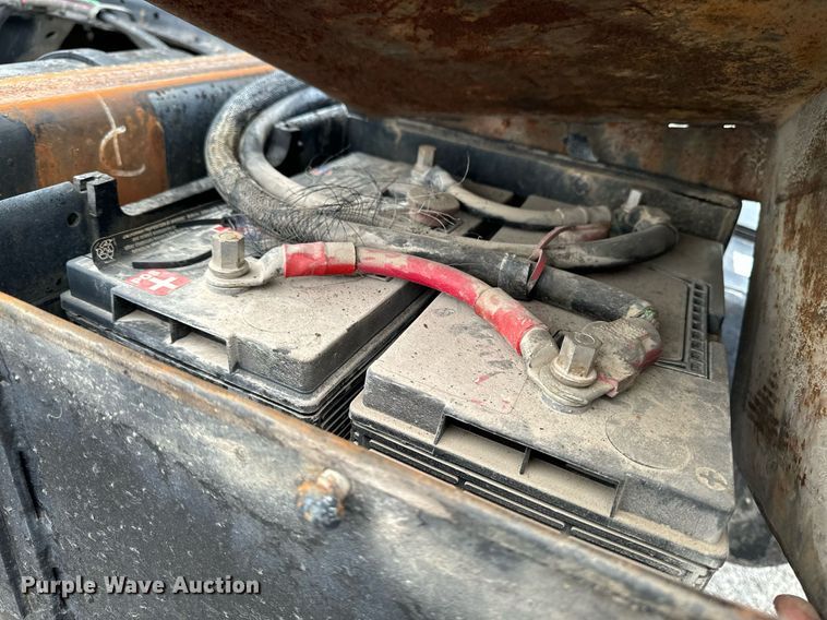 image for item EG6813 1995 Ford F800 truck cab and chassis