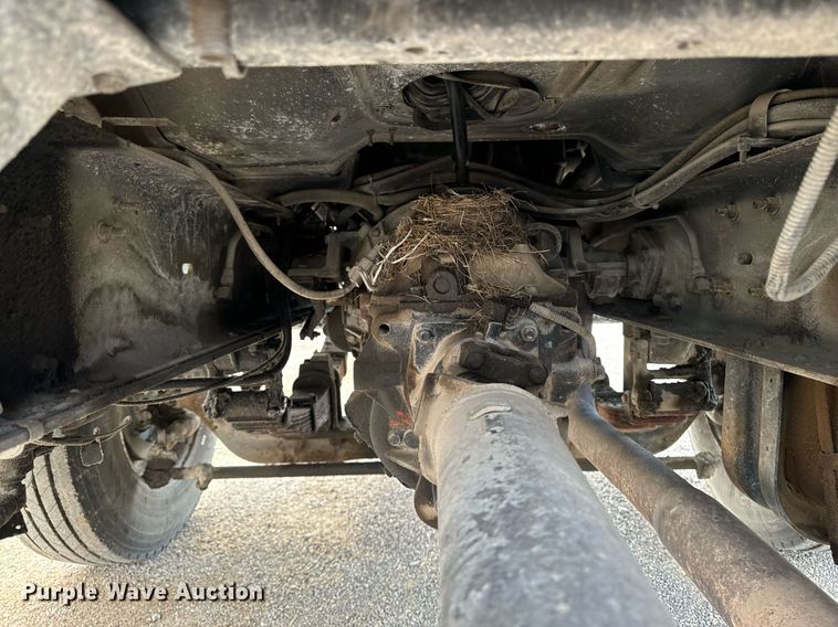 image for item EG6813 1995 Ford F800 truck cab and chassis