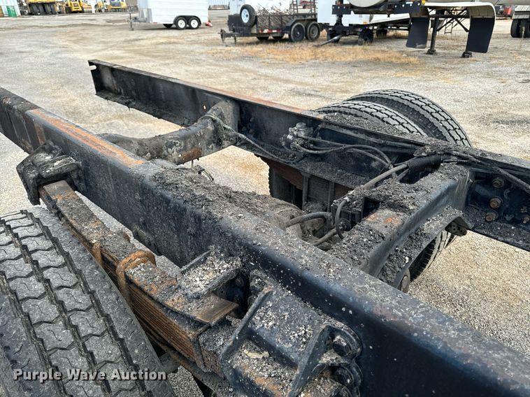 image for item EG6813 1995 Ford F800 truck cab and chassis