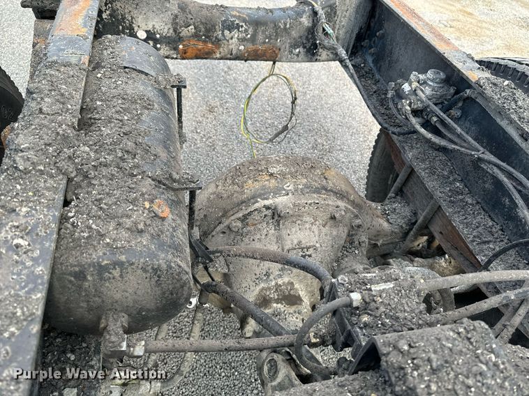 image for item EG6813 1995 Ford F800 truck cab and chassis