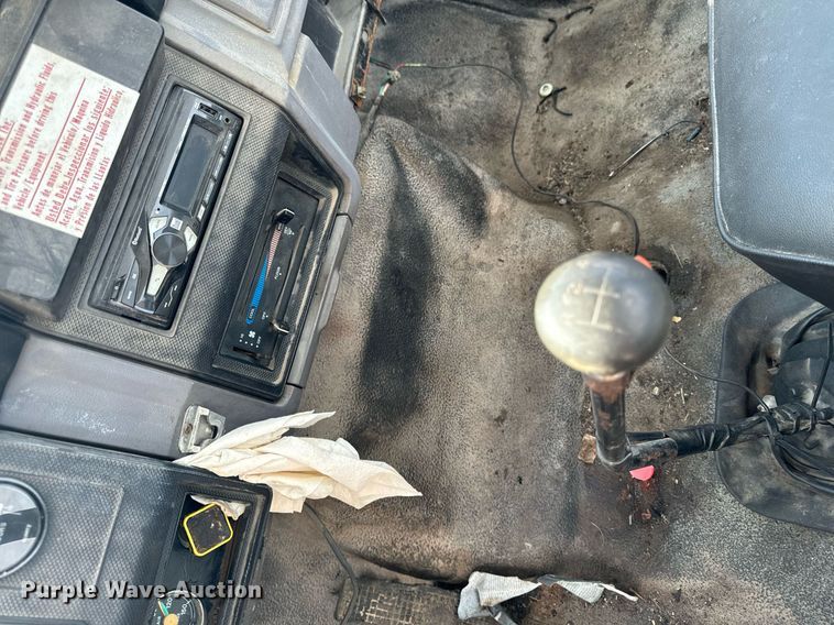 image for item EG6813 1995 Ford F800 truck cab and chassis