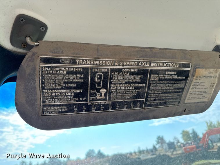 image for item EG6813 1995 Ford F800 truck cab and chassis