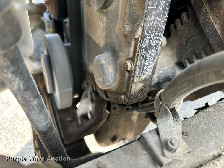 image for item EG6813 1995 Ford F800 truck cab and chassis