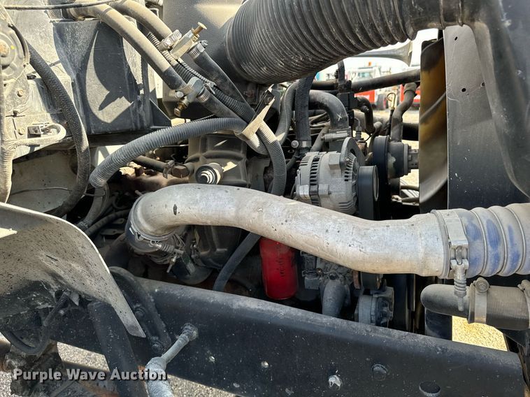 image for item EG6813 1995 Ford F800 truck cab and chassis