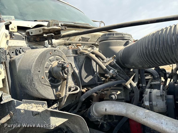 image for item EG6813 1995 Ford F800 truck cab and chassis