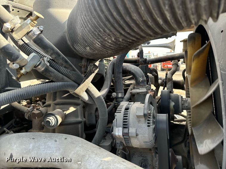 image for item EG6813 1995 Ford F800 truck cab and chassis