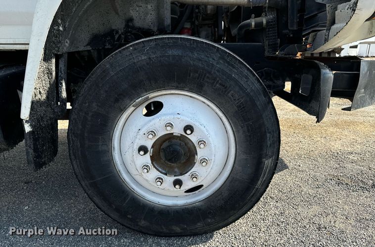 image for item EG6813 1995 Ford F800 truck cab and chassis