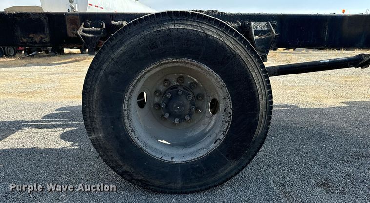 image for item EG6813 1995 Ford F800 truck cab and chassis