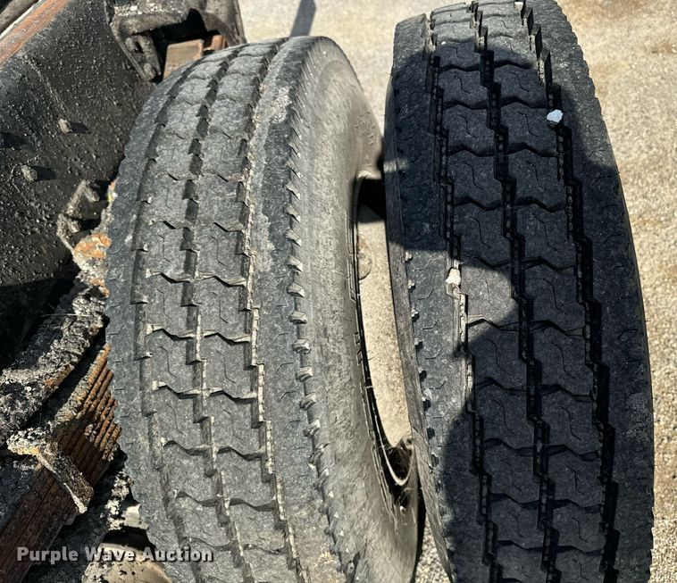 image for item EG6813 1995 Ford F800 truck cab and chassis