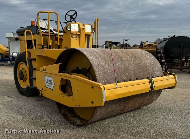 image for item EG6815 1978 RayGo Rustler 404 B single drum roller