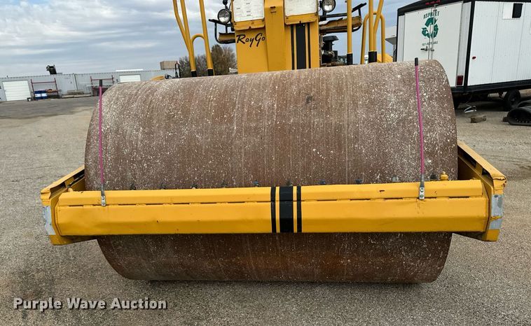 image for item EG6815 1978 RayGo Rustler 404 B single drum roller