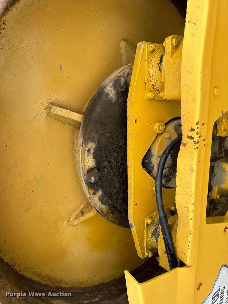 image for item EG6815 1978 RayGo Rustler 404 B single drum roller