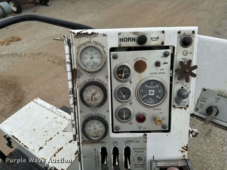 image for item EG6816 1991 Ingersoll-Rand MW-175 milling machine