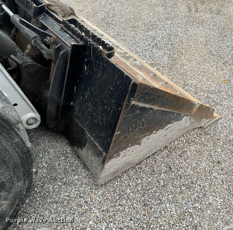 image for item EG6817 2012 Bobcat S750 skid steer loader