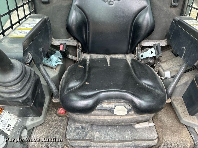 image for item EG6818 2012 Bobcat S750 skid steer loader