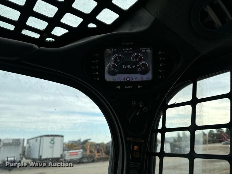 image for item EG6818 2012 Bobcat S750 skid steer loader