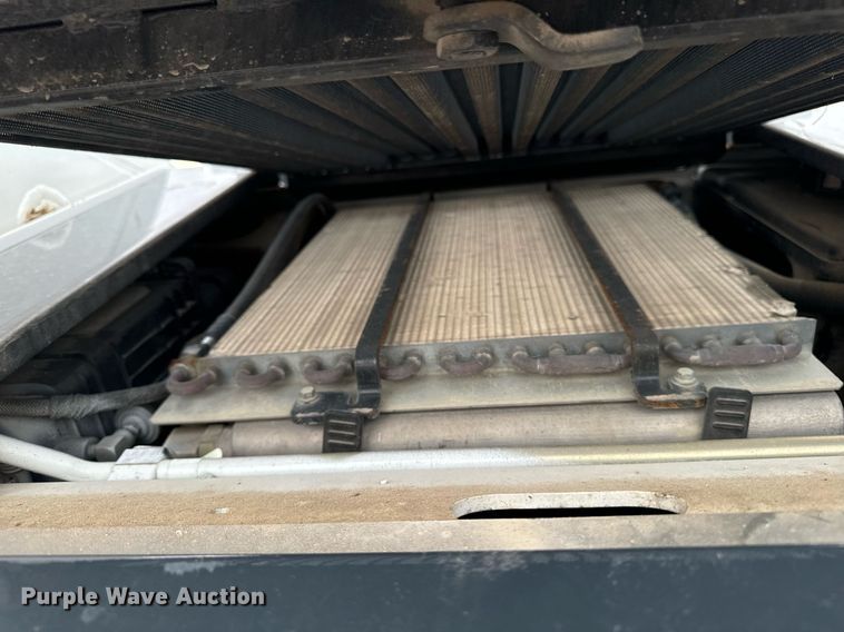 image for item EG6818 2012 Bobcat S750 skid steer loader