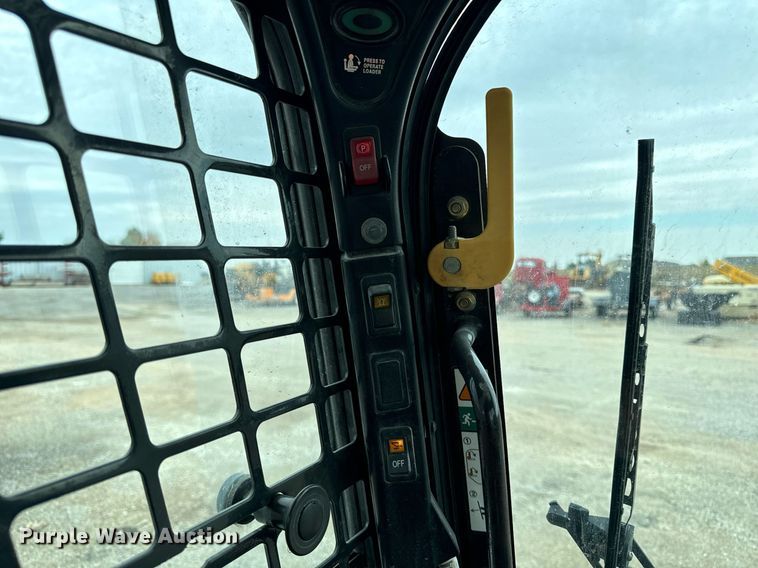 image for item EG6818 2012 Bobcat S750 skid steer loader