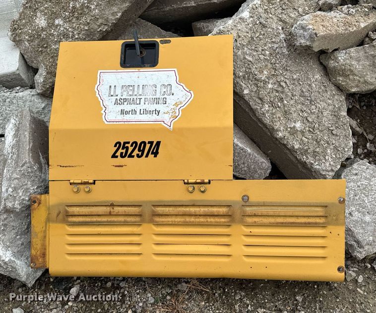 image for item EG6820 Caterpillar 955L track loader