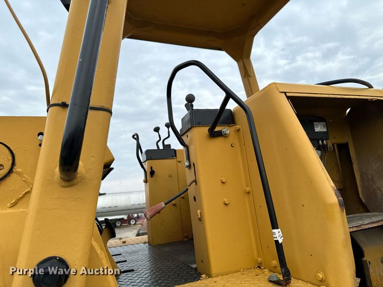 image for item EG6820 Caterpillar 955L track loader