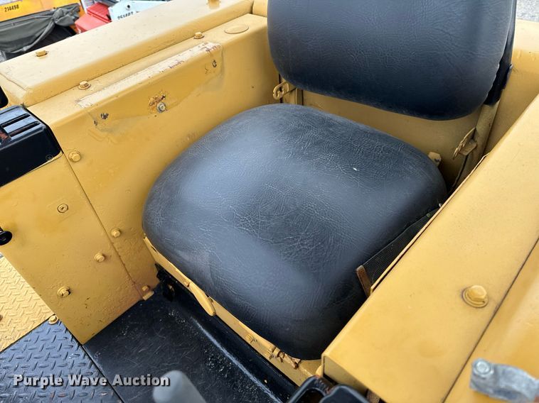 image for item EG6820 Caterpillar 955L track loader