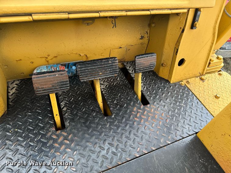 image for item EG6820 Caterpillar 955L track loader