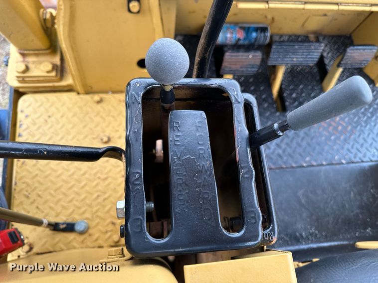 image for item EG6820 Caterpillar 955L track loader