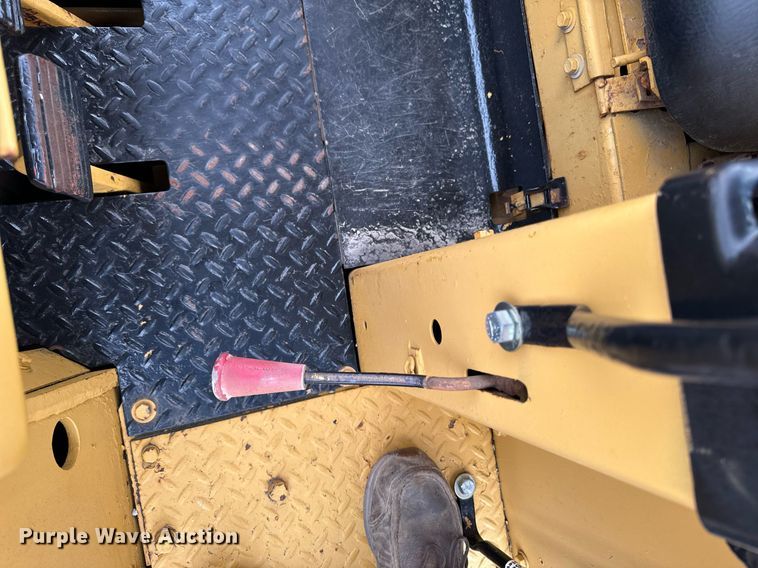 image for item EG6820 Caterpillar 955L track loader