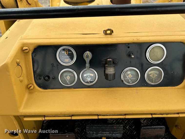 image for item EG6820 Caterpillar 955L track loader