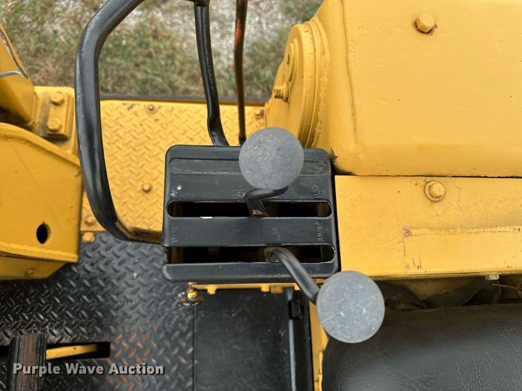 image for item EG6820 Caterpillar 955L track loader