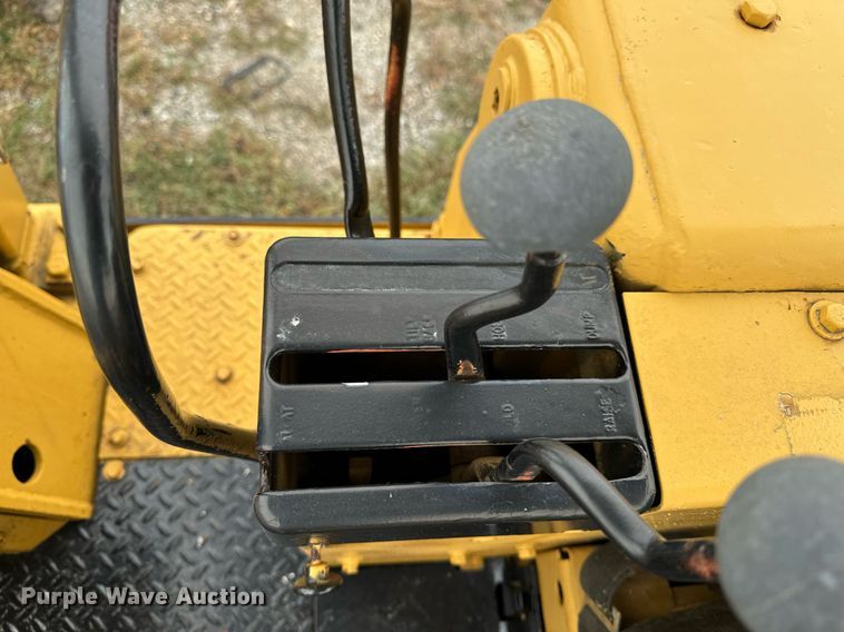 image for item EG6820 Caterpillar 955L track loader