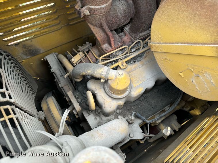 image for item EG6820 Caterpillar 955L track loader