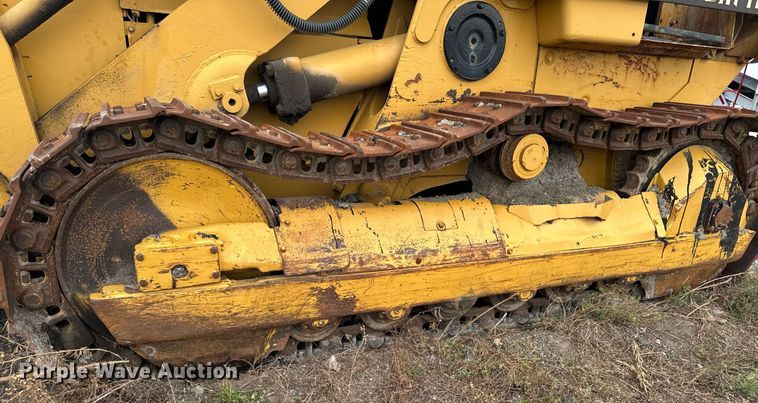 image for item EG6820 Caterpillar 955L track loader