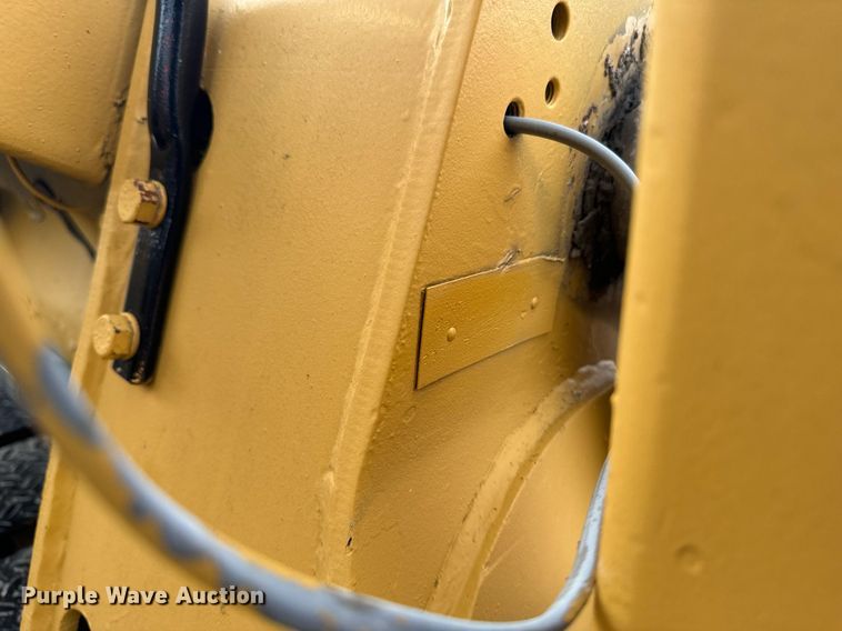 image for item EG6820 Caterpillar 955L track loader