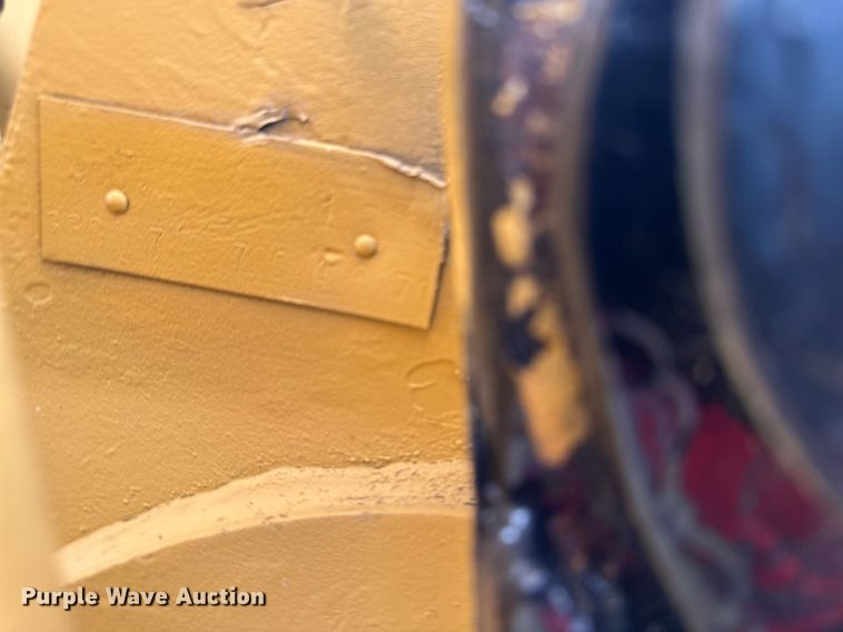 image for item EG6820 Caterpillar 955L track loader