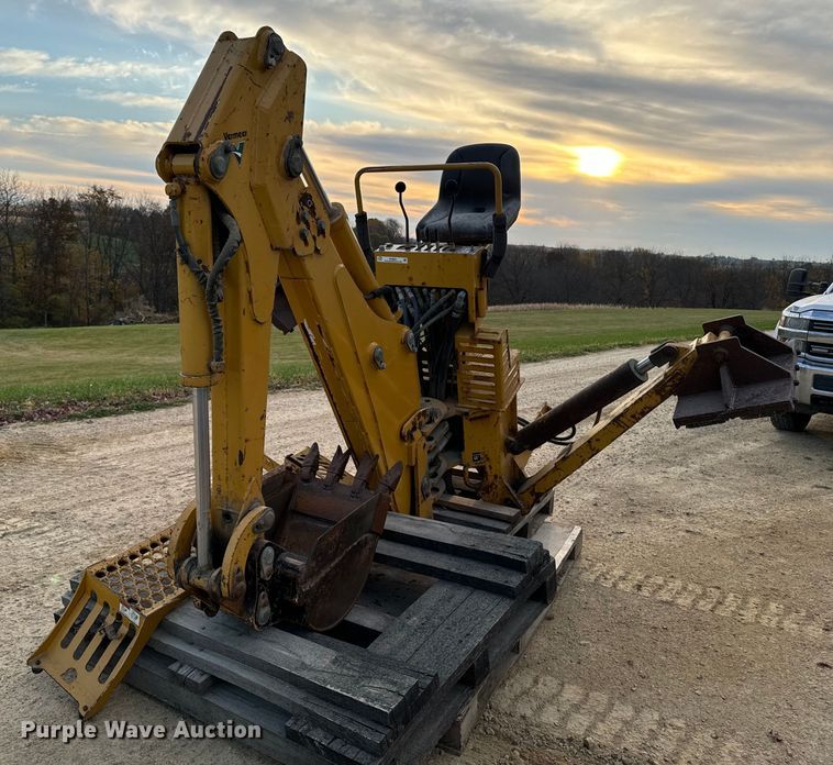 image for item EG6821 2008 Vermeer B930A backhoe attachment