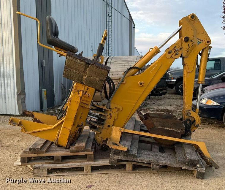 image for item EG6821 2008 Vermeer B930A backhoe attachment