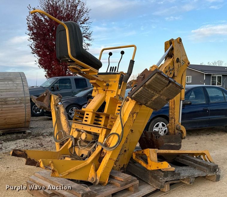image for item EG6821 2008 Vermeer B930A backhoe attachment